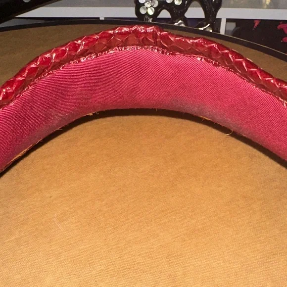 Gucci Women's Raffia Visor in Beige and Burgundy Python Trim - Picture 4 of 8